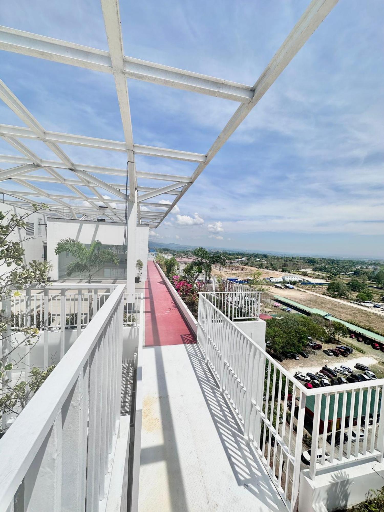 Aesthetic One Bedroom Beside Sm W Pool, Wifi And Netflix Cagayan de Oro Exterior photo