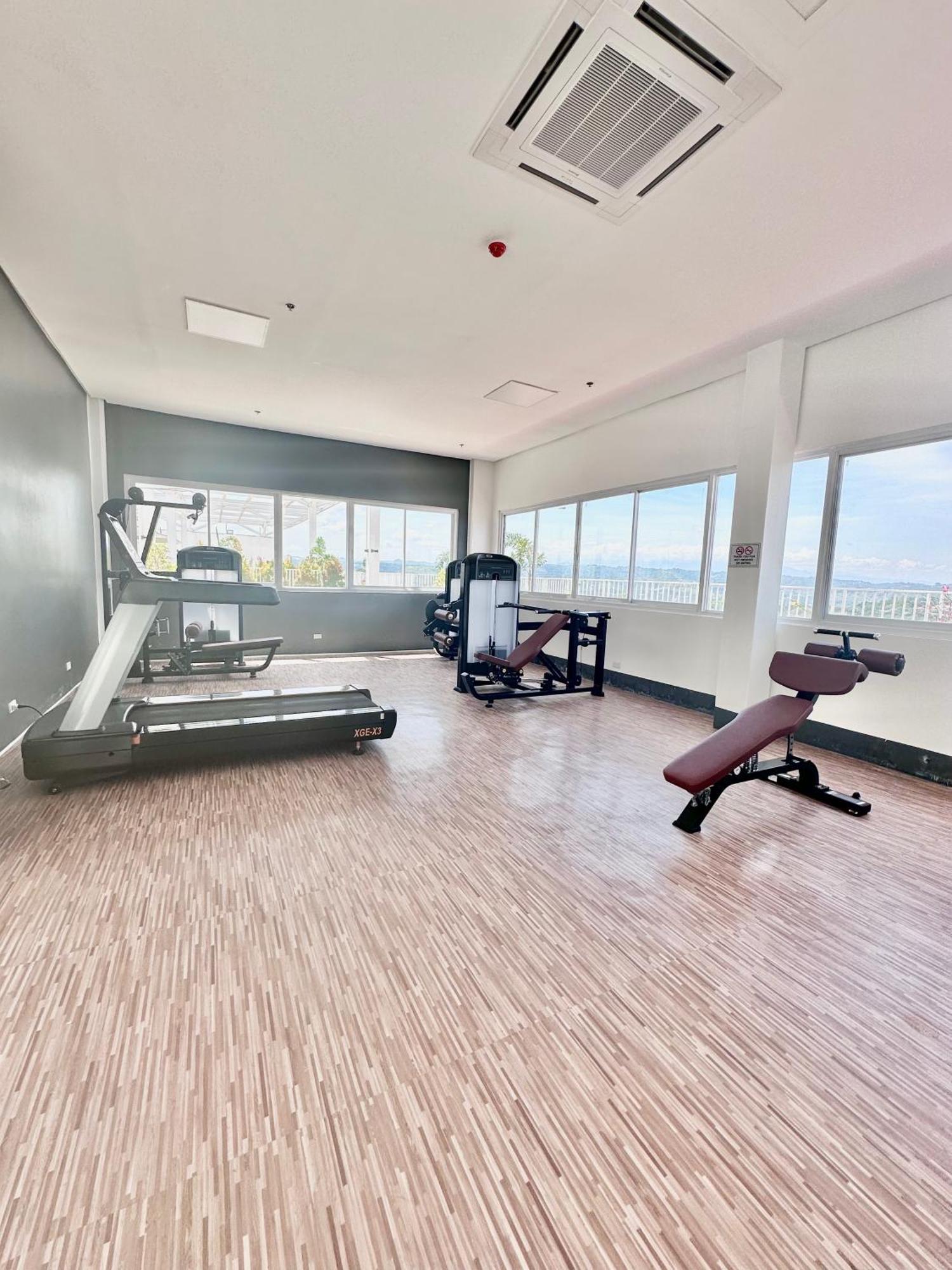 Aesthetic One Bedroom Beside Sm W Pool, Wifi And Netflix Cagayan de Oro Exterior photo